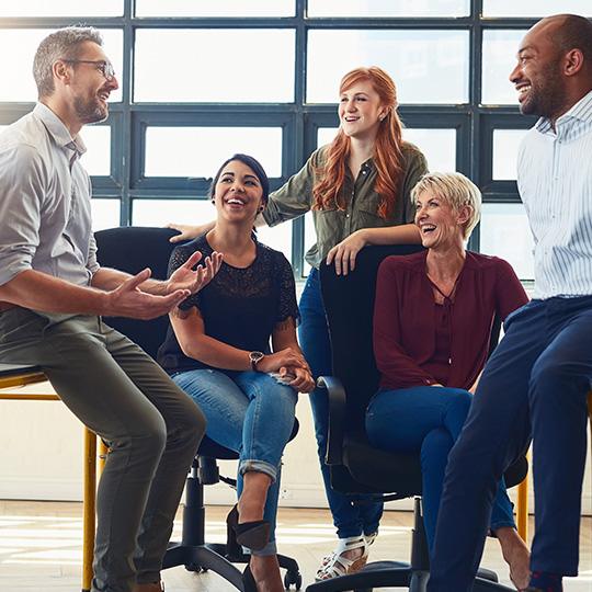 "Respeitar o Divino e Amar as Pessoas" group of colleagues in a meeting
