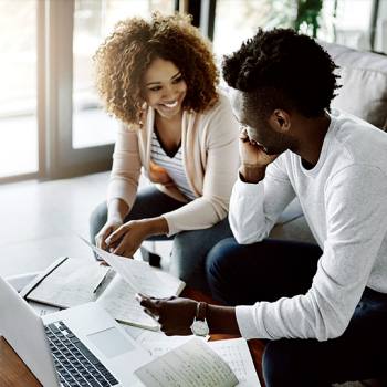 A importância do seu espaço de trabalho em casa  people at work
